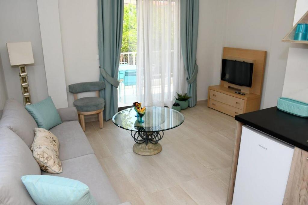 Theano Luxury Suites Nikiti מראה חיצוני תמונה