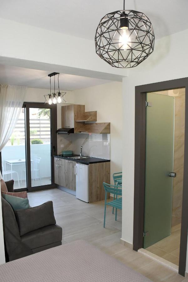 Theano Luxury Suites Nikiti מראה חיצוני תמונה
